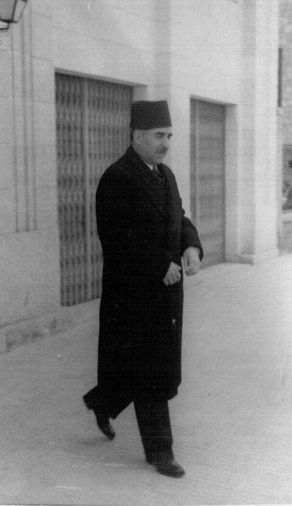 Rushdi al-Kikhya as Minister of the Interior, while supervising the elections of 1949